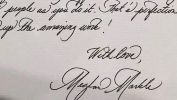 У Меган Маркл изменился почерк после свадьбы с принцем Гарри