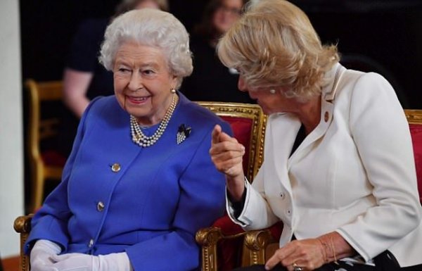 92-летняя королева Елизавета II восхитила внешним видом в Лондоне
