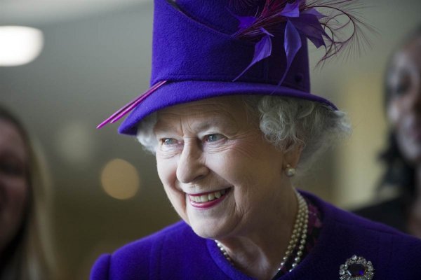 92-летняя королева Елизавета II восхитила внешним видом в Лондоне