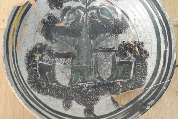 В Калининграде археологи нашли древние рисунки таинственных существ