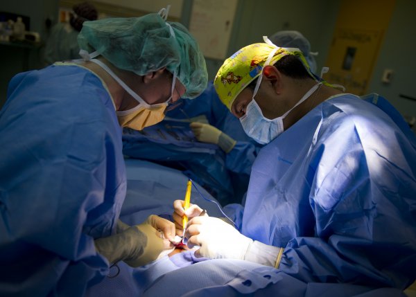 Сразу две опухоли удалили хирурги у 9-месячной девочки в Тюмени