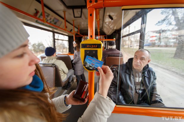 В московских автобусах турникеты заменят на валидаторы