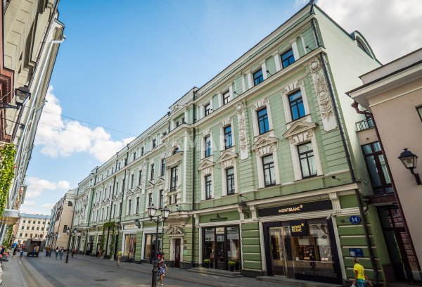 Люксовые бренды закрывают магазины на самой дорогой улице России
