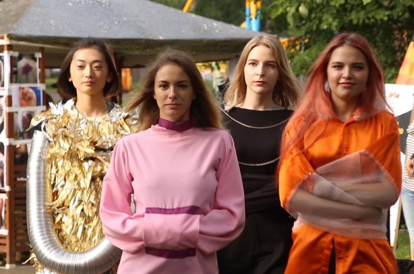 В Томске на фестивале показали коллекцию модных смирительных рубашек