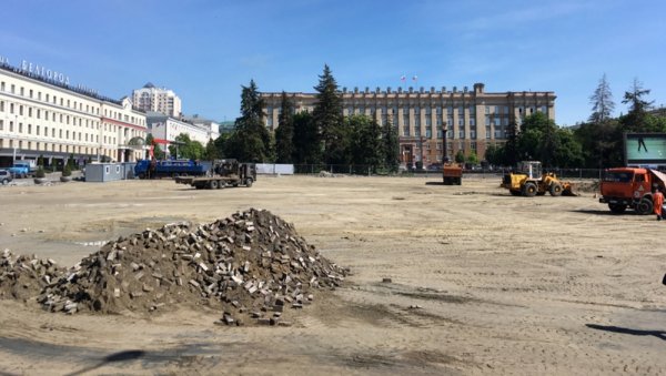 «Обули Белгород, как лохов»: Блоггер Камикадзе Ди обвинил власти в недобросовестном ремонте Соборной площади