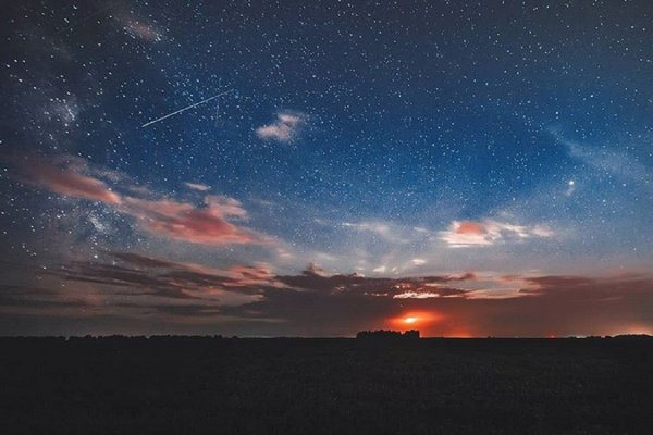 «40 минут на великах и мы в поле»: Под Новосибирском сделали красивейшие фото ночного неба