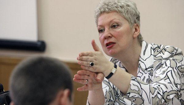 «В упор не видит!»: Лена Миро раскритиковала заявление Васильевой о дефиците учительских кадров