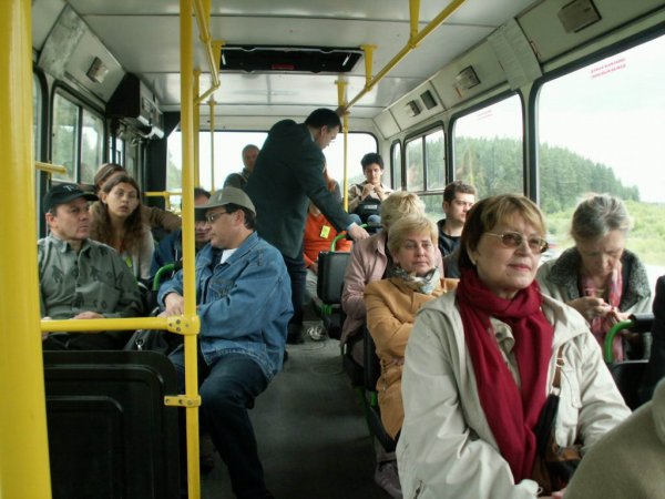 В Ростове пенсионер возмутил пассажиров маршрутки кольцом со «свастикой»