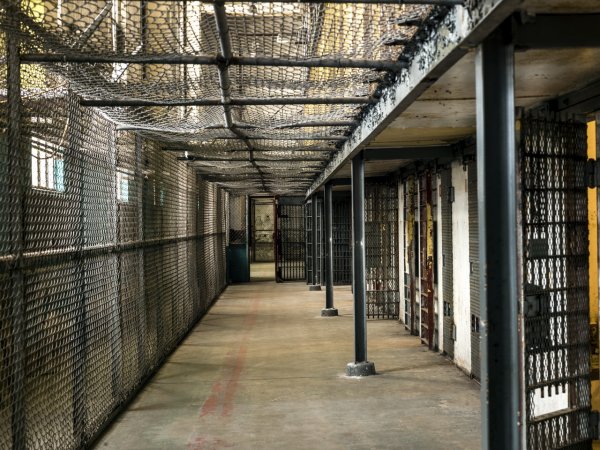 В тюрьмах выделят блоки для осуждённых по экономическим статьям