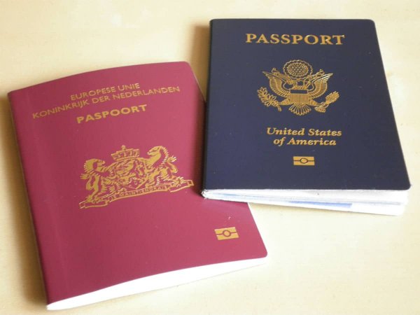 В Нидерландах выдали первый паспорт с нейтральным полом