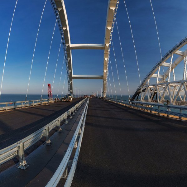 Железнодорожную арку Крымского моста соединили с первым пролетом