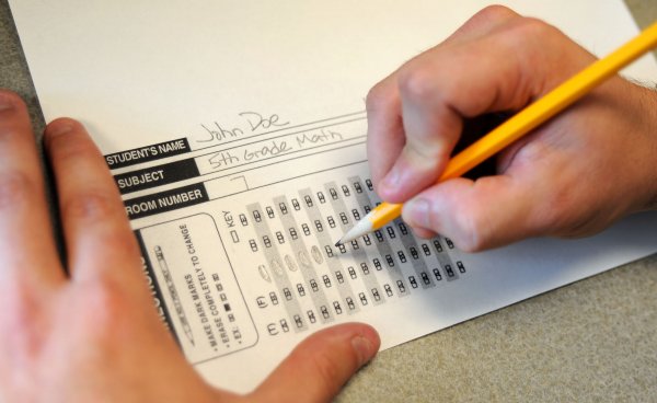 Рособрнадзор: Половина учителей провалили тесты по математике